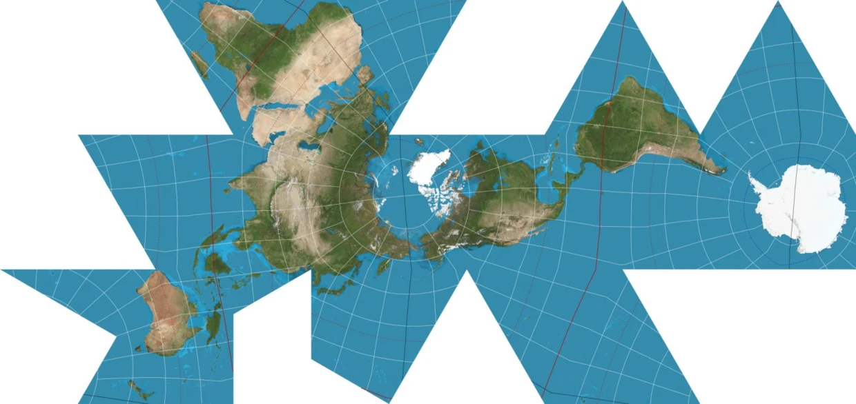 Mapa dymaxionowa – mapa pokazująca naszą planetę jako jedną wyspę otoczoną oceanami. Fuller był przekonany, że planetarny kryzys ekologiczny związany jest z nieaktualnymi formami tożsamości. Myślenie fragmentaryczne, skoncentrowane na interesach narodowych powinno ustąpić myśleniu planetarnemu. Mapa dymaxionowa miała zachęcać do właśnie takiego myślenia. Źródło ilustracji: en.wikipedia.org