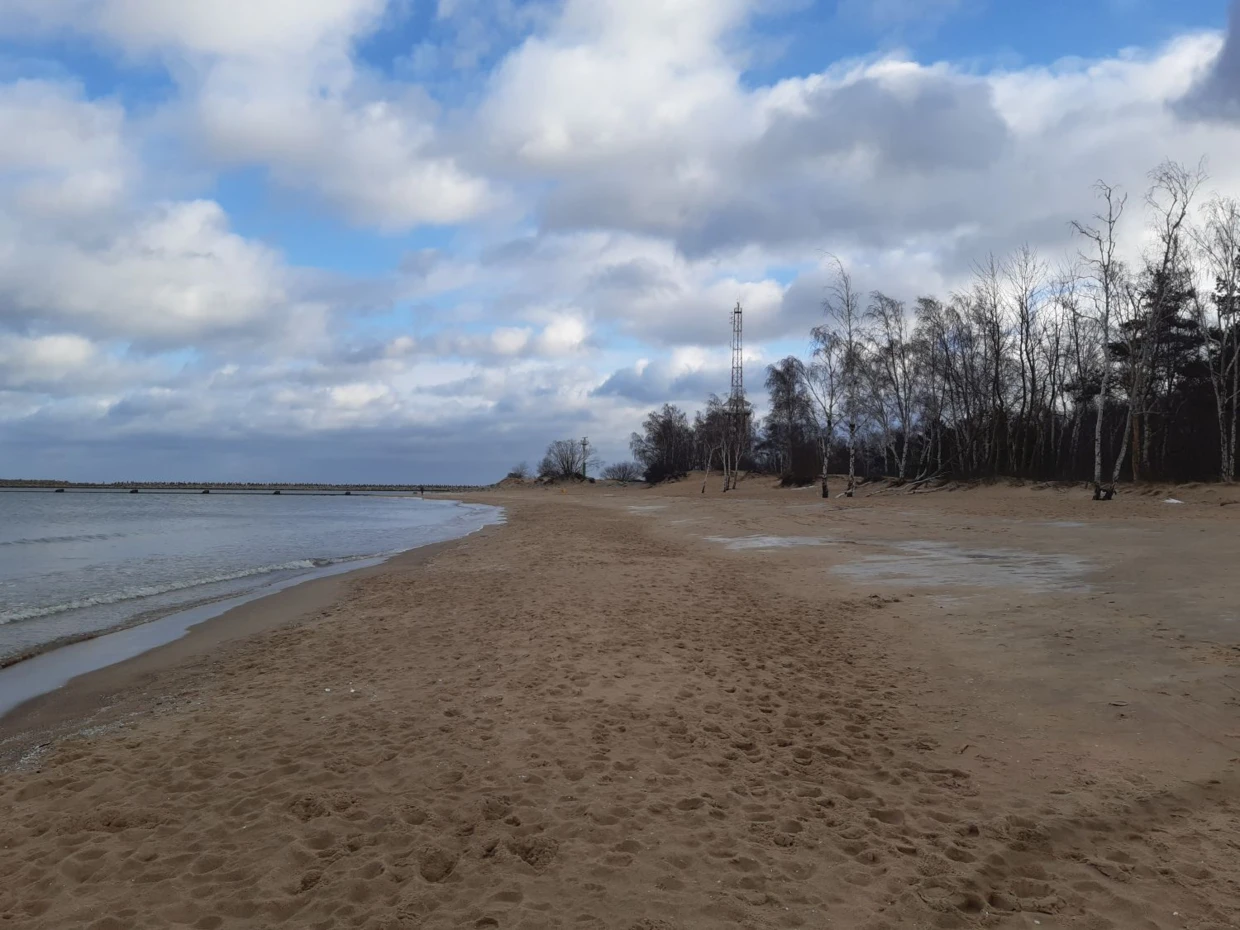 Plaża w Górkach Zachodnich, którą przeciąć ma gazociąg prowadzący do FSRU, sam terminal ma powstać ok. 2-3 km od linii brzegowej. Fot. Katarzyna Wiekiera