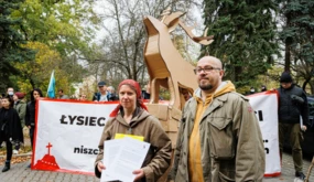 3-monika-stasiak-pracownia-lukasz-misiuna-most-z-apelem-w-obronie-lysca-wyslanym-do-ministerstwa-przez-ponad-38-tys-osob-fot-cezary-kowalski.jpg...