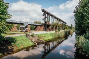 Park na zrewitalizowanym obszarze poprzemysłowym, Internationale Bauausstellung Emscher Park. Fot. Katjen Adobe Stock