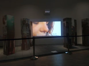 Instalacja Katowice-Ulica, M. Kopaniszyn, J. Łobzowski, 2002. Kolekcja Fundacji dla Śląska „Znaki czasu”. Fot. Dagmara Stanosz