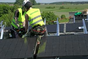 Zespół Szkół w Brodach to jedna z 9 szkół w Polsce, którym Greenpeace ufundował i zamontował panele fotowoltaiczne. Dzięki temu szkoły staną się tzw. prosumentami, czyli jednocześnie producentami i konsumentami energii. Ta nowa kategoria na rynku produkcji energii w Polsce w błyskawicznym tempie zyskuje zwolenników. 21.05.2014 Brody (woj. lubuskie). Fot. Greenpeace