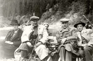 
Profesor Walery Goetel i profesor Władysław Szafer, Pieniński Park Narodowy, przełom Dunajca, ok. 1955 roku. Fot. Archiwum Instytutu Botaniki PAN
