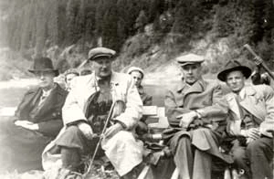 
Profesor Walery Goetel i profesor Władysław Szafer, Pieniński Park Narodowy, przełom Dunajca, ok. 1955 roku. Fot. Archiwum Instytutu Botaniki PAN
