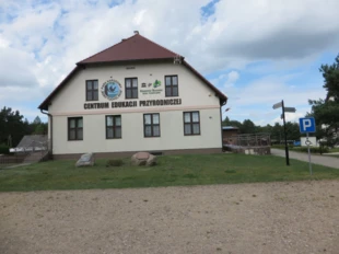 Zbudowane z wielkim trudem centra edukacji pomyślano w taki sposób, ze dla przychodzącego z ulicy nie mają żadnej oferty. Fot. Andrzej Jermaczek