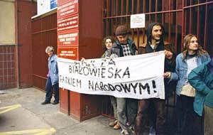 
Blokada Ministerstwa Ochrony Środowiska podczas akcji dla Puszczy Białowieskiej. Warszawa, kwiecień 1995
