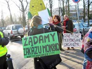 
Demonstranci domagali się natychmiastowego zakazu MON810. Fot. archiwum Jadwigi Łopaty
