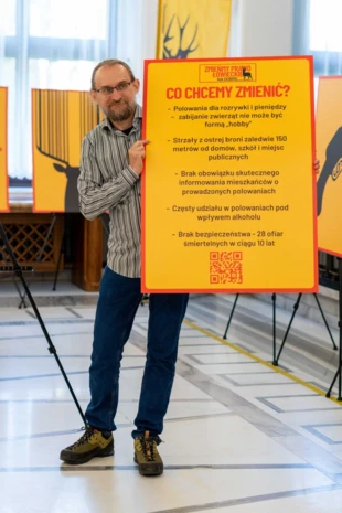 Radosław Ślusarczyk z Pracowni na rzecz Wszystkich Istot. Fot. Daniel Ciura, komitet inicjatywy UWAGA Polowanie