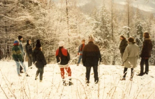 Warsztat Zgromadzenie Wszystkich Istot w Dolinie Wapienicy w Bielsku-Białej, styczeń 1994 r. Fot. z archiwum Pracowni