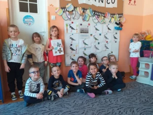 Dzieci uczestniczące w akcji „Łączą nas ptaki” z Przedszkola miejskiego nr 37 w Olsztynie