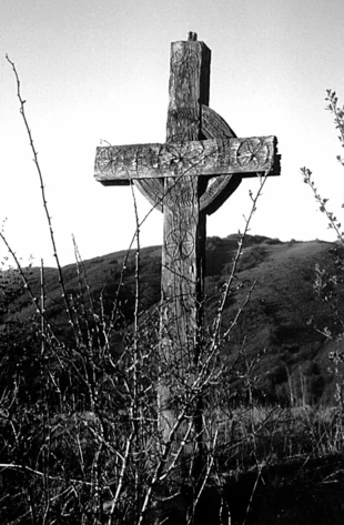 
Krzyż w jednej z miejscowości, jego kształt wiąże się z silnym wpływem pogańskiego kultu solarnego na rumuńskie chrześcijaństwo prawosławne. Fot. Jacek Zachara
