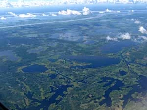 Okolice Manaus – widok z okna samolotu. Fot. Stanisław Jaromi