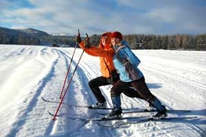 
Narciarstwo biegowe – najpopularniejszy rodzaj aktywności w zimie; Norwegowie rodzą się z nartami na nogach. Bø, Norwegia, 2009. Fot. Natalia Ciechurska

