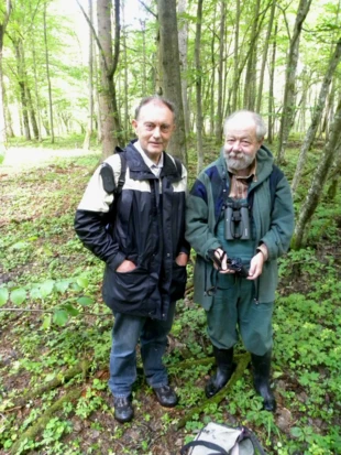 Tomasz Wesołowski i Ian Niuton (z lewej), jeden z największych brytyjskich ornitologów, w Białowieskim Parku Narodowym. Fot. Archiwum rodzinne Wandy Wesołowskiej
