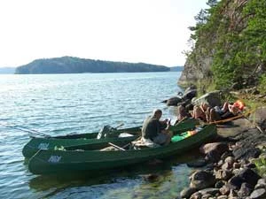 Fińskie Morze Archipelagowe na Bałtyku – z jednej strony wspaniałe „prawo każdego człowieka do swobodnego biwakowania” z drugiej powszechnie przestrzegana zasada utrzymywania maksymalnego dystansu od innego człowieka, do tego minimum infrastruktury i mamy wrażenie samotnego pobytu w dzikiej przyrodzie w środku europejskiego, nowoczesnego państwa. Fot. Jan Marcin Węsławski