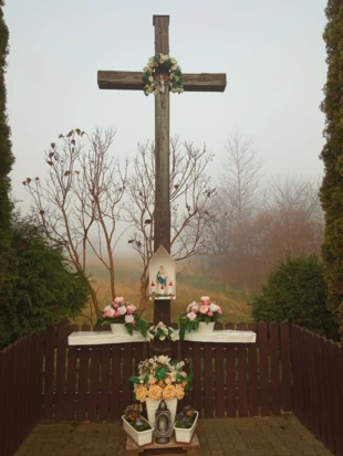 Przydrożny krzyż. Fot. Bartosz Świątek