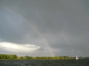 
Tęcza nad jeziorem Tałty. Fot. Karolina Piaścik
