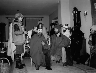 Kolędowanie w Bystrej z udziałem członków Pracowni. Fot. Jacek Zachara