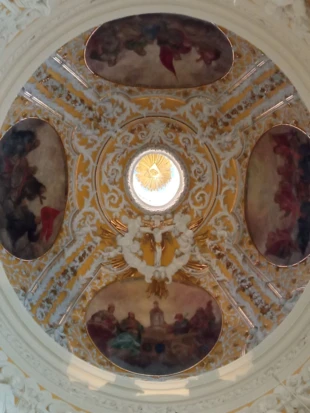 Polichromie w kopule kaplicy św. Franciszka. Fot. Bartosz Świątek