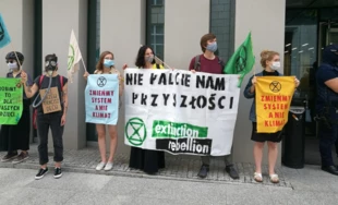 Nie można stawiać interesu finansowego Lasów Państwowych ponad dobro polskiej przyrody – protest pod Sejmem 14 lipca 2020 r. Fot. Radosław Ślusarczyk