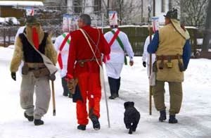 Fliačik pomiędzy kolędnikami na mieście. Fot. Juraj Lukáč