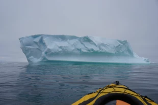 Góry lodowe przyjmują najróżniejsze kształty. Raptem 1/9 znajduje się ponad powierzchnią wody. Fot. Zbigniew Szwoch