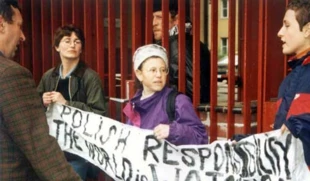 W obronie Puszczy Białowieskiej, przed Ministerstwem, kwiecień 1995. Fot. Janusz Korbel