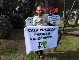 
Radosław Ślusarczyk podczas protestów w Puszczy Białowieskiej, czerwiec 2017 r. Fot. Archiwum Pracowni
