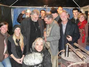 Lech Kowalski na pierwszym planie, José Bové z fajką i aktywiści antyłupkowi – protest przy odwiercie Kościaszyn 1. Fot. Wojciech Ulański