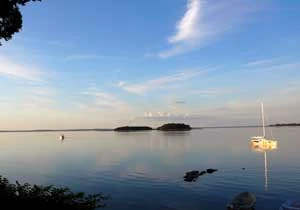 
Atutem Mazur jest natura – lasy i jeziora oraz spokój wynikający z ich położenia (Jezioro Śniardwy, 2008 r.). Fot. Krzysztof A. Worobiec
