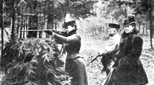 Maria Pawłowna na stanowisku strzeleckim w Puszczy Białowieskiej, reprodukcja, Karcov 1903 r.