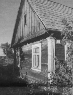 
Stary dom na terenie Puszczy Białowieskiej. Fot. Adam Będkowski
