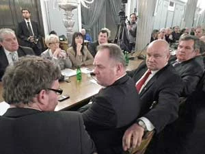 Senator M. Konopka z samorządowcami z Mazur (z Rucianego-Nidy). Fot. Marek Broniarek