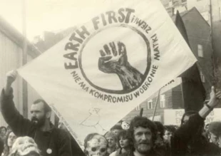 Protest przeciwko budowie koksowni w Stonawie w Czechosłowacji. Na zdjęciu Janusz Tyrlik i Janusz Korbel, Cieszyn, październik 1989 r.