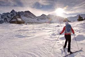 
Wycieczka na nartach backcountry – terenowej odmianie biegówek – na Halę Gąsienicową w Tatrach. Fot. Piotr Manowiecki
