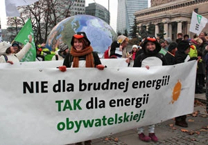Marsz dla Klimatu i Sprawiedliwości Społecznej startuje spod Pałacu Kultury i Nauki. Listopad 2013 r. Fot. Diana Maciąga