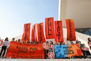 Fossil Fuel Phase Out na konferencji ONZ w sprawie zmian klimatu COP28 w Expo City Dubai, 13.12.2023. Fot. Andrea DiCenzo, flickr.com