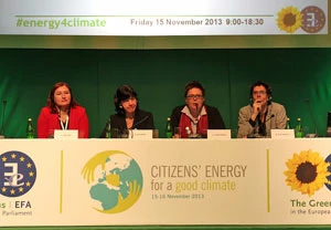 Polska, Unia Europejska, Planeta – jakie winny być cele polskiej prezydencji na COP19? Od lewej: Jagoda Munic (przewodnicząca Friends of the Earth International); Rebecca Harms (współprzewodnicząca Parlamentarnej Grupy Zieloni/ Wolny Sojusz Europejski), Agnieszka Grzybek (współprzewodnicząca Partii Zieloni Polska), Bas Eickhout (poseł do Parlamentu Europejskiego, Holandia). Fot. Diana Maciąga