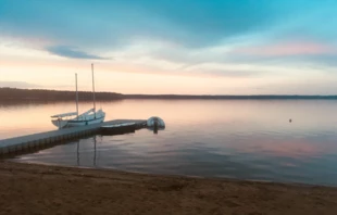 Spokój nad jeziorem Gołdapiwo. Fot. Bożena Hoffmann