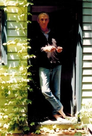 Peter Matthiessen w drzwiach swojego domu. Fot. Piotr Porębski