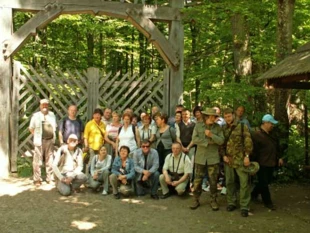 Janusz oraz Krzysztof Wojciechowski z doradcami rolniczymi w Puszczy. 2008 r. Fot. Archiwum