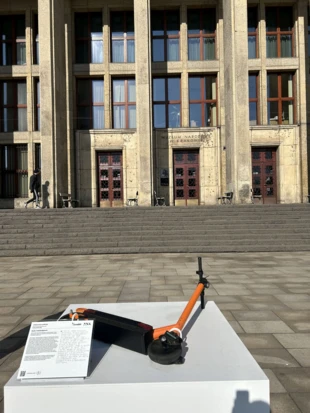 Fotografie obiektów z wystawy. Fot. Dagmara Stanosz