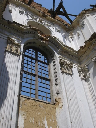 Ruiny kościoła w Wołczynie (fot. z 2007 roku). Tutaj był pochowany ostatni król Polski. Fot. Janusz Korbel