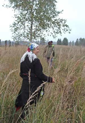 Wieczorny patrol w Teremiskach. Na zdjęciu: Monika, Marek, Tomek. Fot. Weronika Świderska