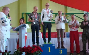 Krzysztof Próchniewicz na najwyższym stopniu podium.