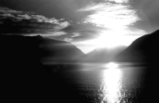 
Zachód słońca nad norweskim fiordem. Fot. Joanna Milewska
