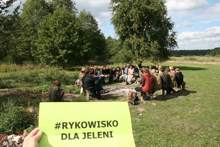 Popołudniowe spotkanie uczestników akcji w Puszczy Białowieskiej. Fot. Kamila Radzimińska-Arczak