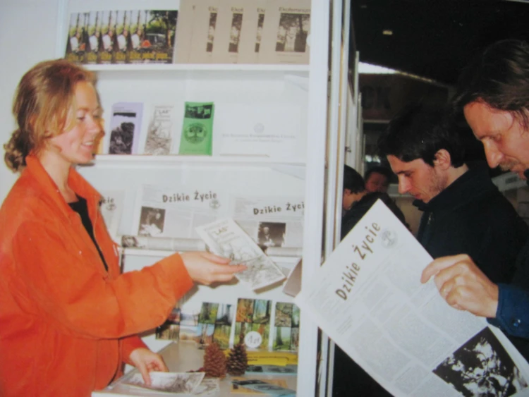 Dzikie Życie na Targach Ekologicznych w Warszawie, z lewej Liliana Dawidziuk, październik 1999 r.